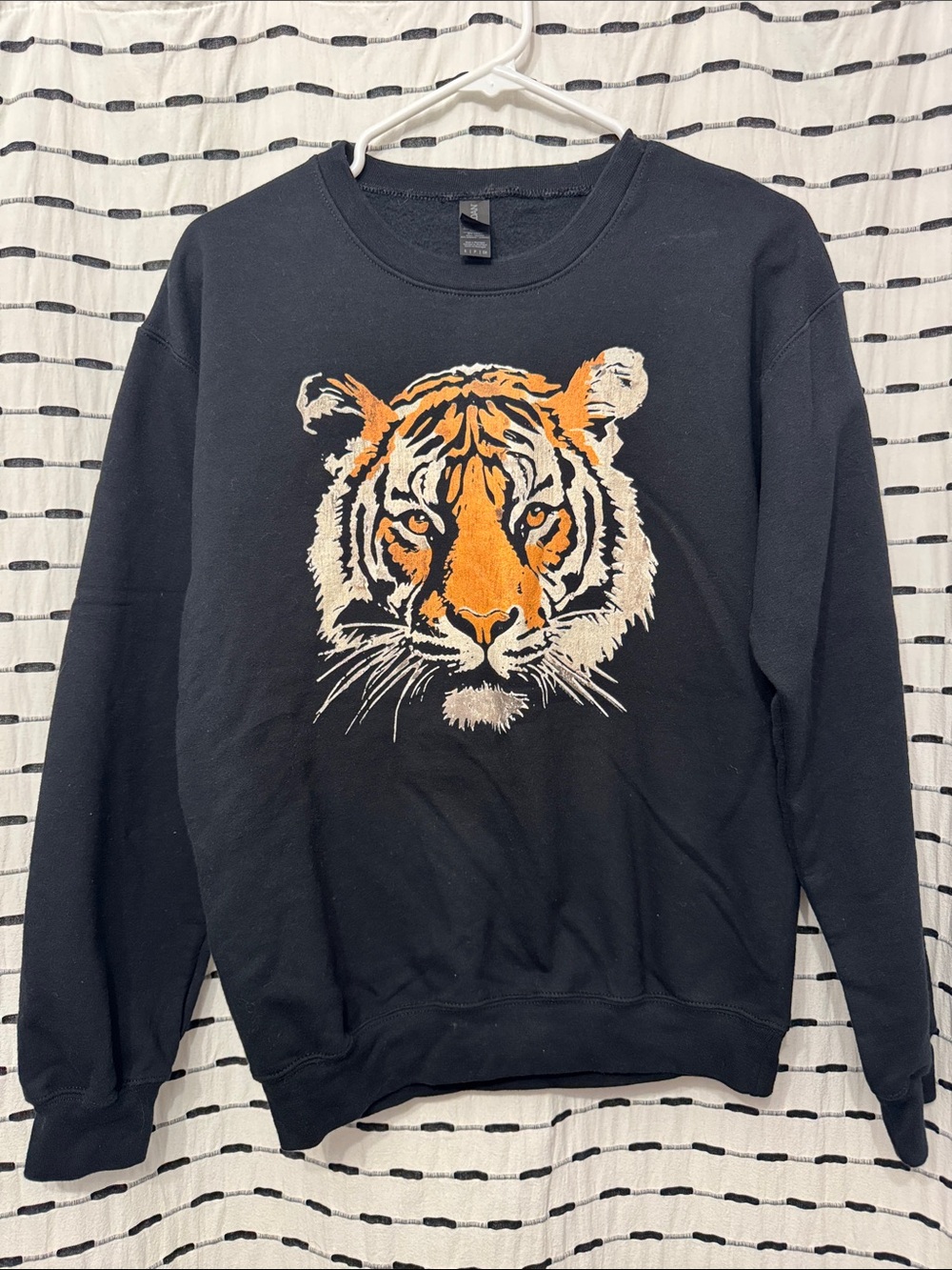 Gildan Black Tiger Graphic Crewneck Sweatshirt